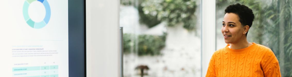 iso auditor giving training using laptop