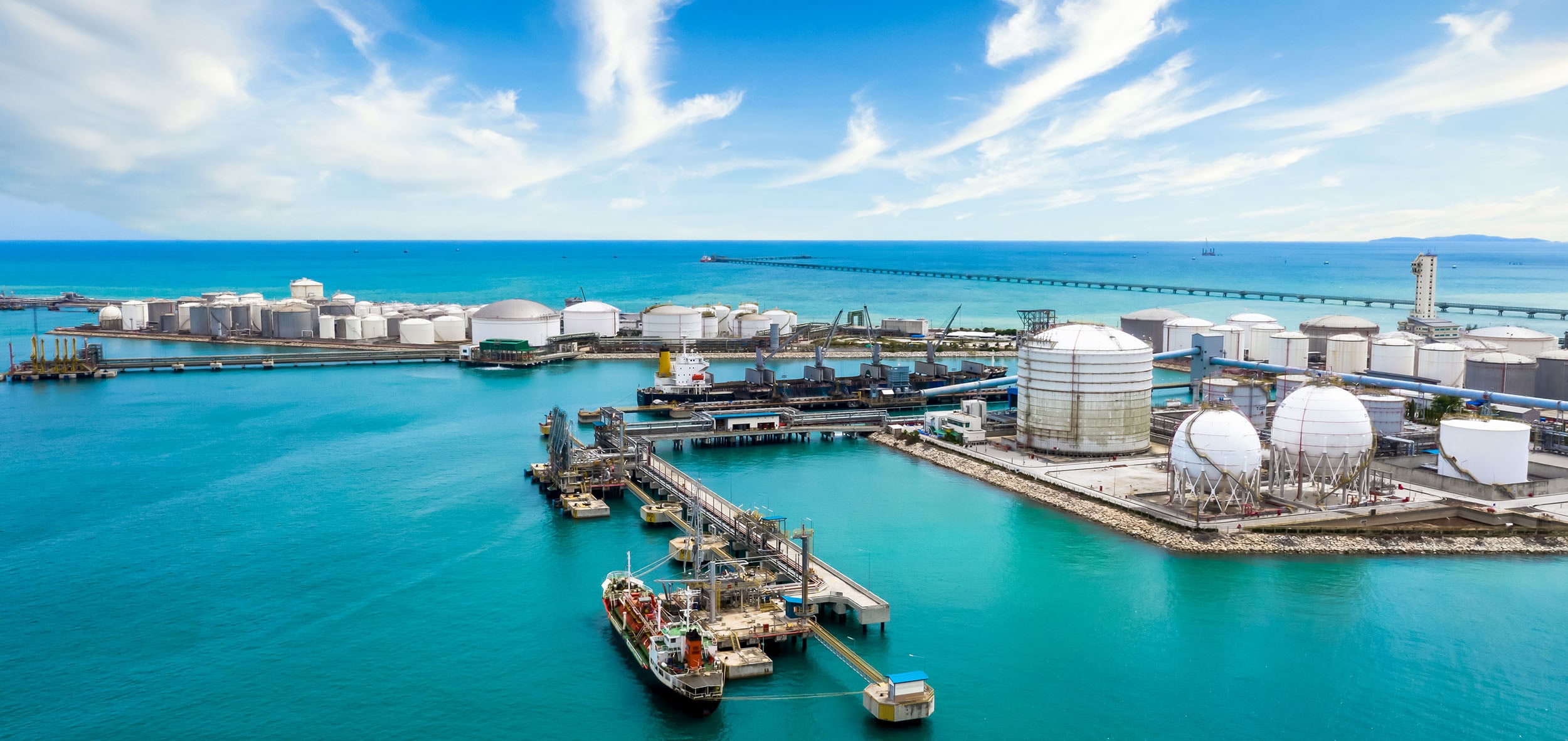 oil terminal with storage tank